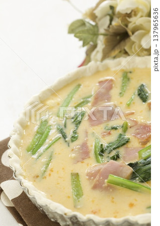 小松菜とベーコンのキッシュ 137965636