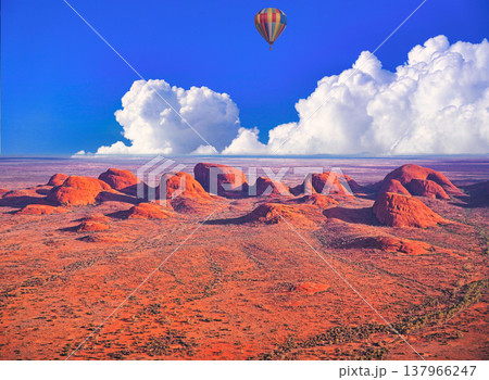 マウント・オルガの山並み空撮写真 マウント・オルガの山並み空撮写真 137966247