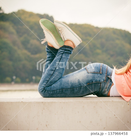 Part body of woman outdoor 137966458