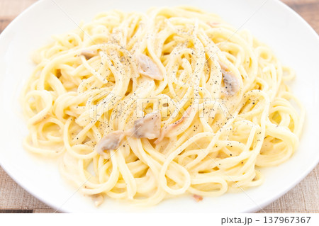 おいしいクリームソースのパスタ おいしいクリームソースのパスタ 137967367