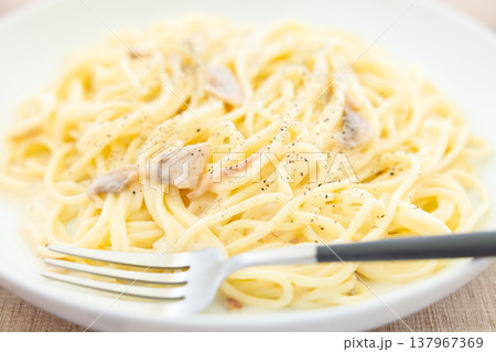 おいしいクリームソースのパスタ おいしいクリームソースのパスタ 137967369