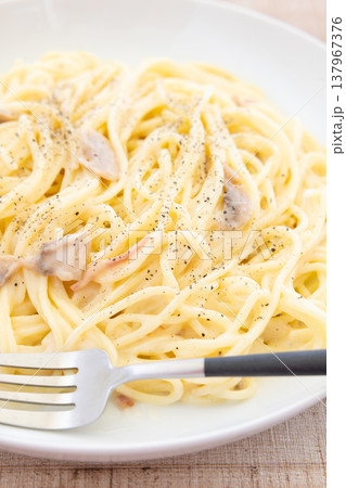 おいしいクリームソースのパスタ おいしいクリームソースのパスタ 137967376