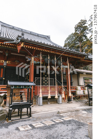 日本の神社本殿と伝統建築 参拝風景と歴史的文化 137967418