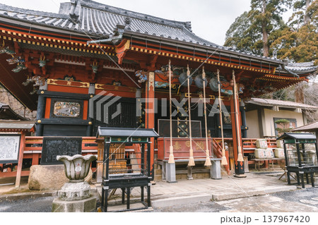 日本の神社本殿と伝統建築 参拝風景と歴史的文化 137967420