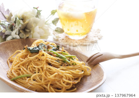 ほうれん草とひき肉のトマトソースパスタ ほうれん草とひき肉のトマトソースパスタ 137967964