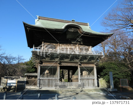 横浜市金沢区の称名寺（仁王門） 137971731