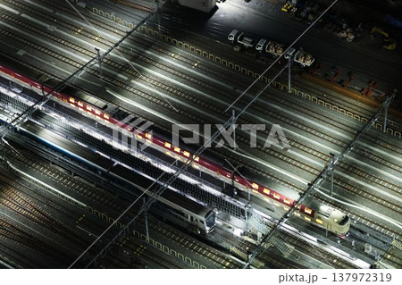 夜の車両基地に停まる寝台特急 夜の車両基地に停まる寝台特急 137972319