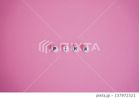 ピンク色背景のPink文字 ピンク色背景のPink文字 137972321