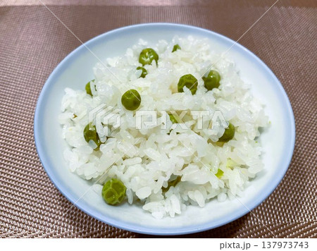 春の香りと彩りのグリーンピースご飯5 春の香りと彩りのグリーンピースご飯5 137973743