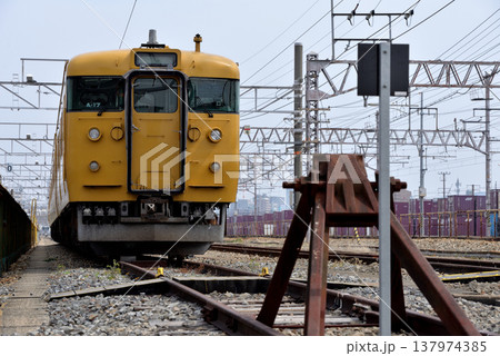 電車区に留置中の115系電車 電車区に留置中の115系電車 137974385