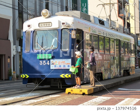 住吉鳥居前の阪堺電車 大阪 住吉鳥居前の阪堺電車 大阪 137974516