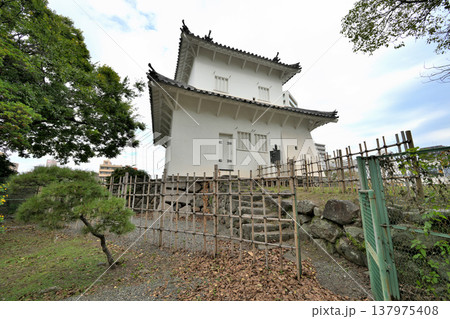 大分県　「府内城」　櫓と石垣 137975408