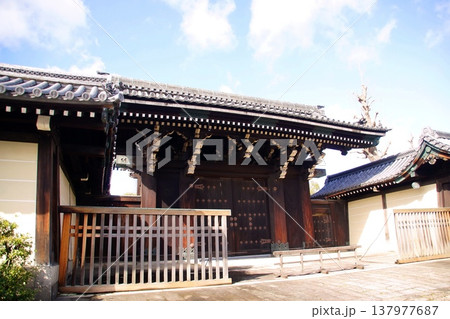 京都府　東本願寺・玄関門　京都市 下京区 常葉町　2022年2月 137977687