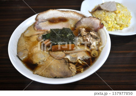 ラーメンとチャーハン ラーメンとチャーハン 137977850