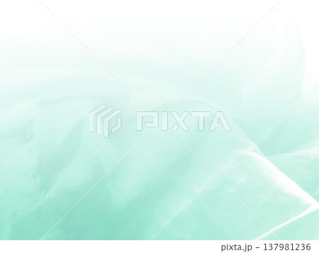 背景素材 透明感のある淡い水色のコットン 上から下に濃くなるグラデーション 横 他色有り 137981236
