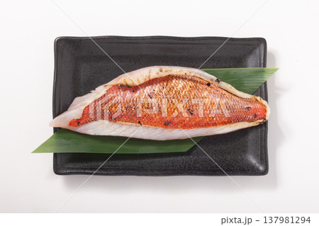 （千葉県産）金目鯛　炙り　刺身用 137981294