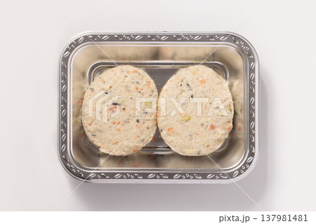 豆腐ハンバーグ(調理前) 豆腐ハンバーグ(調理前) 137981481