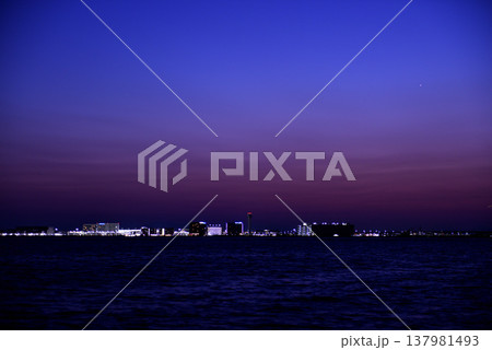 日没後のセントレアの様子 137981493