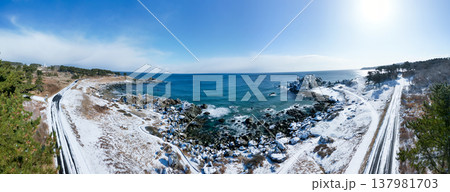 「青森県」雪景色の中須賀・種差海岸　八戸市 137981703