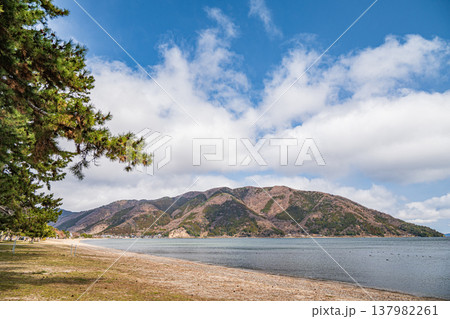 琵琶湖岸風景　滋賀県長浜市マキノ町 137982261
