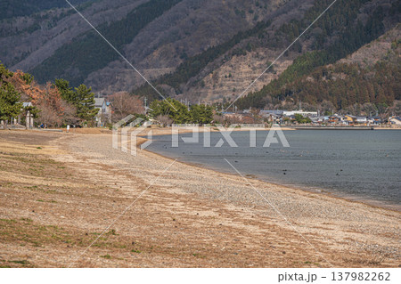 琵琶湖岸風景　滋賀県長浜市マキノ町 137982262