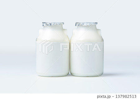 ヨーグルトドリンク容器150ml 白背景 商品パッケージテンプレート 137982513
