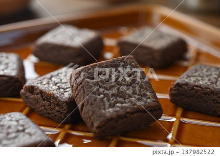 黒い　じわるバター 137982522