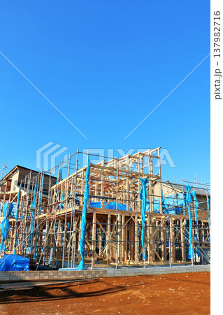 建設中の住宅 建設中の住宅 137982716