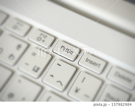 キーボードのPrintScreenキー 137982984