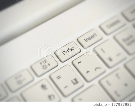 キーボードのPrintScreenキー 137982985