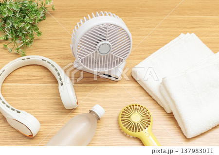 夏、熱中症対策のイメージ 137983011