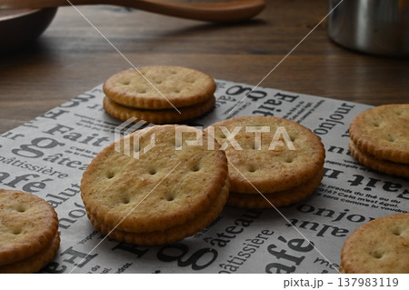 ルヴァン全粒粉チョコサンド 137983119