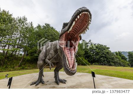 福井県立恐竜博物館の実物大ティラノサウルスのモニュメント 福井県立恐竜博物館の実物大ティラノサウルスのモニュメント 137983477