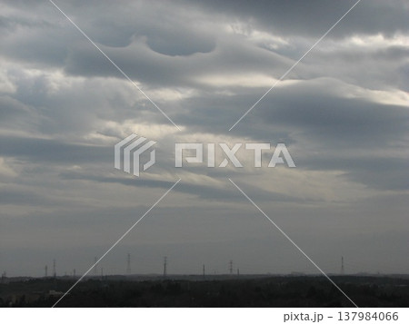 陰気な雲 137984066