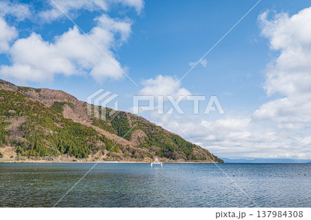 琵琶湖風景　滋賀県長浜市マキノ町 137984308