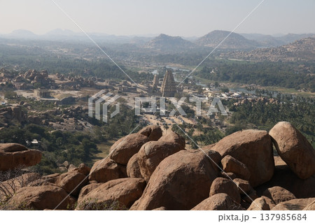 ハンピの全景 137985684