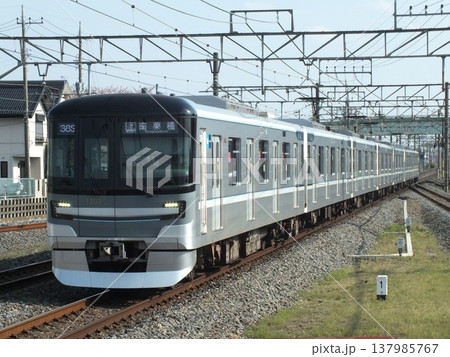 東武日光線を走る東京メトロ13000系(杉戸高野台駅にて撮影) 137985767
