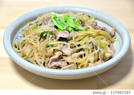今昼は塩焼きそば 今昼は塩焼きそば 137992583