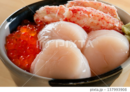 海鮮三色丼 海鮮三色丼 137993908