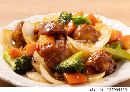 肉団子　甘酢あんかけ 137994156