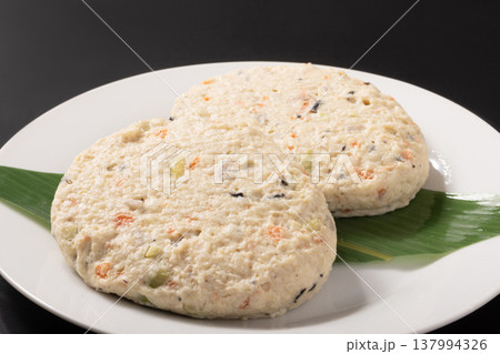 豆腐ハンバーグ(調理前) 豆腐ハンバーグ(調理前) 137994326