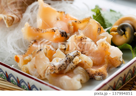 活真つぶ貝の刺身 137994851