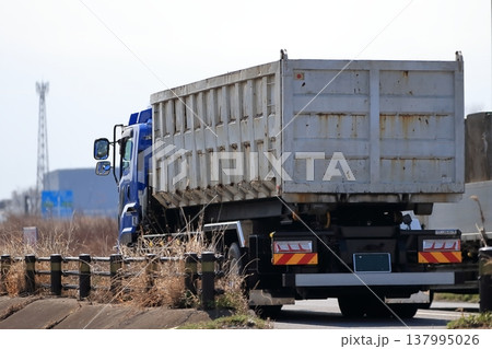 スクラップ運搬車両 スクラップ運搬車両 137995026