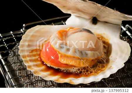 ホタテの網焼き 137995312
