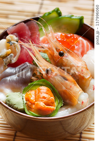 海鮮丼 137996060