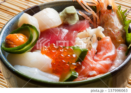 海鮮丼 137996063