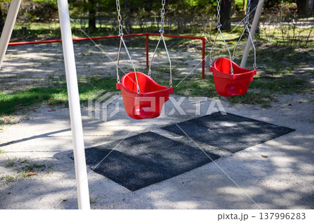 遊具のある公園 137996283