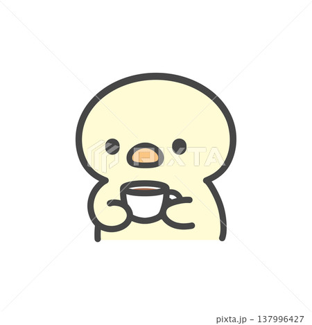 カップを持って見つめるひよこの手描きイラスト コーヒーやお茶で休憩する カップを持って見つめるひよこの手描きイラスト コーヒーやお茶で休憩する 137996427