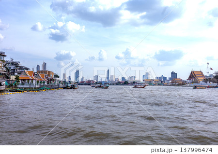 Beautiful Chao Phraya River view at Wat Arun Ratchawararam, very popular with tourists 137996474