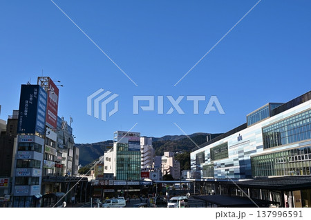 朝の熱海駅前 静岡 朝の熱海駅前 静岡 137996591